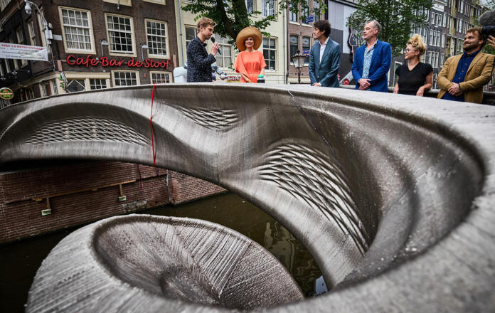 3D natisnjen pametni most v Amsterdamu