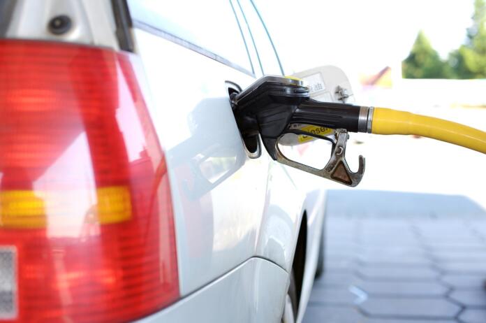 Hrvaška zamrzuje cene goriva za prihodnji mesec dni