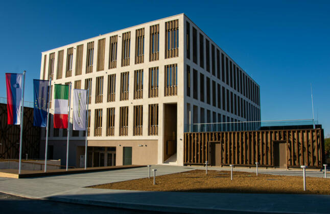 Inštitut InnoRenew CoE je največja lesena stavba v Sloveniji (vir: innorenew.eu)