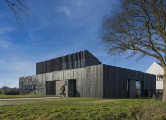 Tako je videti ogljično negativen in energetsko nevtralen dom Silky black house na nizozemskem podeželju (vir Inhabitat)