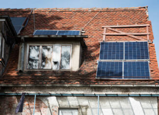 Smernica o požarni varnosti sončnih elektrarn Faulty installation of photovoltaic panels on the old roof