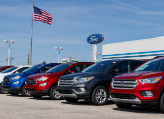 Ford naj bi odpustil več tisoč zaposlenih Lafayette - Circa April 2019: Local Ford Car and Truck Dealership. Ford sells products under the Lincoln and Motorcraft brands V