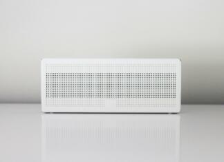 Kako pri uporabi klimatske naprave porabiti čim manj energije? rectangular white device