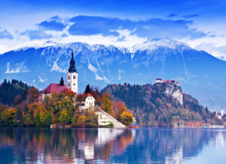 Javni razpis za turizem v višini 69 milijonov evrov Bled with lake, island, castle and mountains in background, Slovenia, Europe
