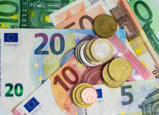 Za pilotne projekte 2,25 milijona evrov euro bills and coins - cash money