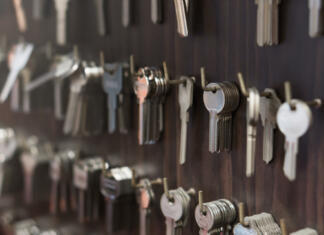 Kako vedno najti ključe? Several Keys type such as household and car key use for copying or duplicating hang on the wall in the locksmith workshop