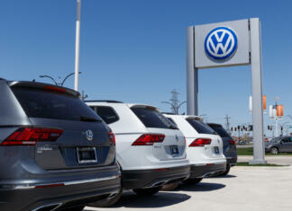 Zaradi EU7 konec Volkswagna Polo in majhnih avtov? Lafayette - Circa April 2018: Volkswagen Cars and SUV Dealership. VW is Among the World's Largest Car Manufacturers VII