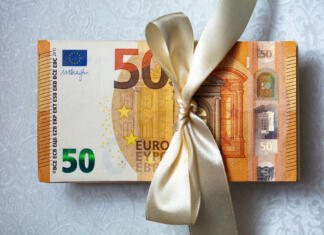 Upokojenci, danes preverite svoj račun! Čaka vas presenečenje Zimski dodatek 2023