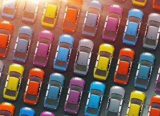 Najbolj prodajani avtomobili 2022 po svetu Colorful Cars Inventory. Dealership Cars in Stock 3D Illustration. Aerial View.