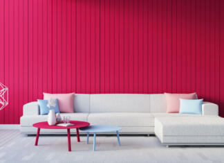 Pantonova barva leta 2023 v prostor vnaša pozitivno energijo Viva Magenta red wall color of the year 2023 living room interior - 3D rendering