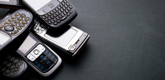 Stari mobilni telefoni.