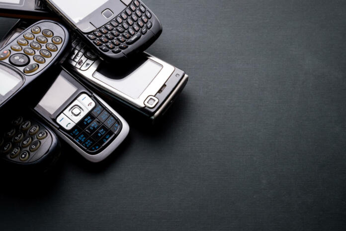 Stari mobilni telefoni.