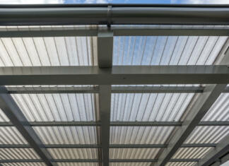 Kako vzdrževati nadstrešek iz polikarbonatnih plošč Polycarbonate carport or patio pergola roof