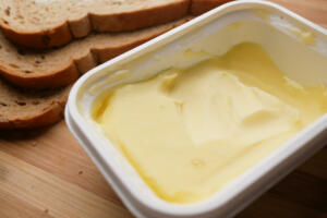 Kruh in margarina.