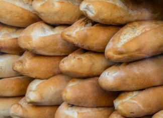 Veste, kateri kruh je najboljša izbira in kateremu se morate izogibati!? Hlebci kruha na policah..