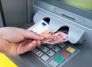 Kun ni več, a obisk bankomata vas lahko udari po žepu! Takšne provizije računajo hrvaške banke Dvig denarja na bankomatu.