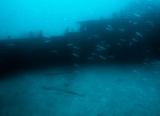 Našli podmornico Titan in človeške ostanke Into the abyss, deep blue sea background.