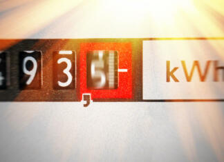 Znano, kdaj bodo začele veljati nove tarifne postavke omrežnine za obračunsko moč in energijo Električni števec in številke.