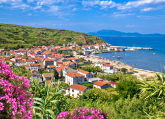 Neodkriti rajski hrvaški otok zgolj dve uri vožnje iz Slovenije! Sand island of Susak beach and coastline colorful nature view, Kvarner archipelago of Croatia