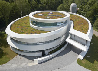 Streha prihodnosti: prostor, ki povezuje arhitekturo in naravo Zelena streha spada med najbolj ekološke načine gradnje hiš