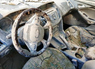 8 nasvetov pri poplavljenem avtomobilu, ki se jih morate držati Nasveti pri poplavljenem avtomobilu