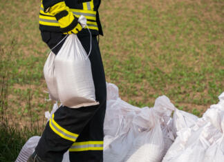 Pravilno polnjenje in polaganje vreč za pesek Pravilno polnjenje in polaganje vreč za pesek