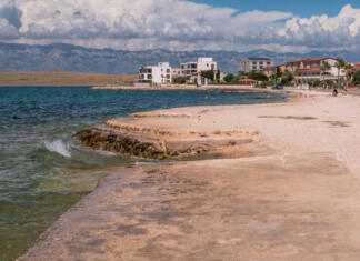 Na hrvaškem otoku nepremičnine največ iščejo Nemci in Avstrijci, cene pa samo rastejo Mestece Vir in obala.