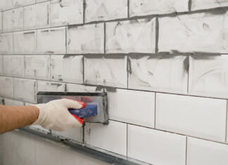 Nasveti za fugiranje ploščic, ki bodo izboljšali celoten postopek Nasveti za fugiranje ploščic