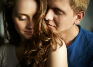 Kako pomemben je vonj pri izbiri partnerja? Young man enjoying smell of hair of his sweetheart