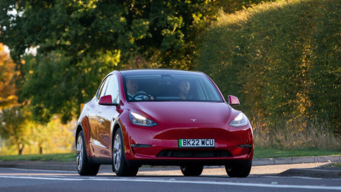 Električni avtomobil Tesla MODEL Y LONG RANGE.