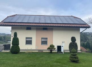 Toplotna črpalka: Kaj je ključno pri izvedbi? Izvedba Toplotna črpalke in sončne elektrarne na objektu v Žužemberku. Stranka je nadvse zadovoljna, saj je praktično, povsem neodvisna in samostojna, kar se tiče ogrevanja in električne energije.