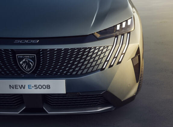 Novi Peugeot e-5008