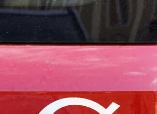 Zagotovo ste ga videli na avtomobilih v prometu: ali veste, kaj predstavlja simbol ribe? Fish - Catholic symbol on car