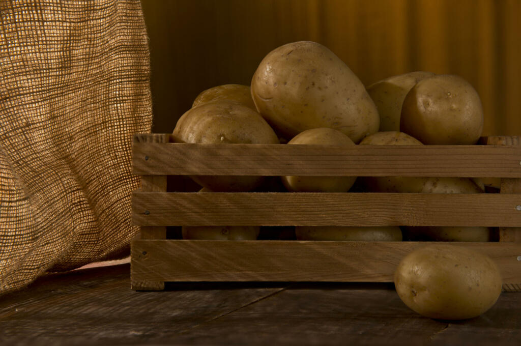 raw potato, winter, Crate, store