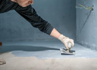 Enostavna rešitev preprečevanja puščanja vode in zaščita različnih površin HYDROBLOCKER SUPERELASTIC Bricklayer,Works,With,Trowel,In,Room