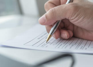 FURS opozarja vse prejemnike informativnih izračunov! Applicant filling in company application form document applying for job, or registering claim for health insurance