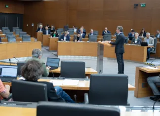 Vlada bi zvišala starostno mejo za upokojitev! Toliko dlje bomo morali delati … vlada