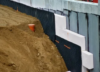 Učinkovito pritrjevanje termoizolacijskih plošč na bitumenske podlage TKK