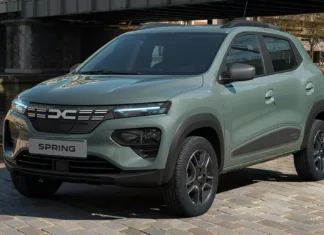 Najcenejši električni avto leta 2024: Dacia Spring Dacia Spring v sivo-zeleni barvi.