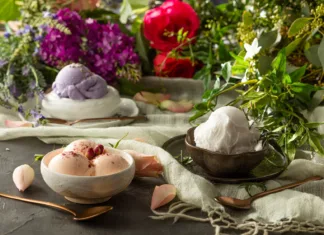 Septembrski okusi sladoledov 2024: Kaj je najbolj priljubljeno? Rože in sladoledi Rokmar na mizi