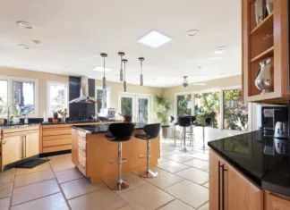 Kako hitro in enostavno razsvetliti vaš dom ali delovno mesto z naravno svetlobo? kuhinja po vgradnji Solatube