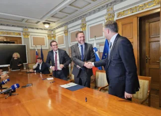 Občinam občutno povišanje sredstev v naslednjem letu Podpis dogovora o povprečninah