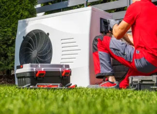 Komu zaupati vgradnjo toplotne črpalke? Backyard Swimming Pool Heat Pump Maintenance Performed by Caucasian HVAC Technician. Pool Heating Modern Technologies.