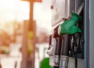 Cene bencina in dizla se bodo spet spremenile: koliko bo potrebno odšteti za tankanje? Close up of diesel and petrol fuel pistols at a gas station. The fuel crisis continues and the cost of fuel is going up