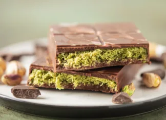 Opravljena analiza trenutno najbolj priljubljene čokolade na svetu, rezultati so šokantni! Dubai chocolate with green kataifi and pistachio paste. Trend dessert