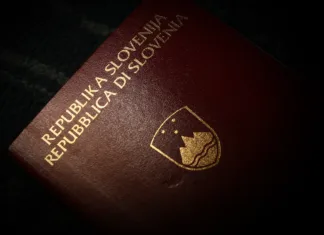 Spet bo trpela denarnica! To se bo z novim letom zgodilo s potnimi listi, osebnimi izkaznicami … Slovenian passport