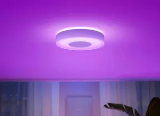 Priporočilo za nakup kopalniških svetil Philips Hue reklamna fotografija.