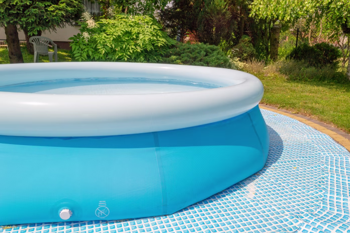 The pool as a playground for children.