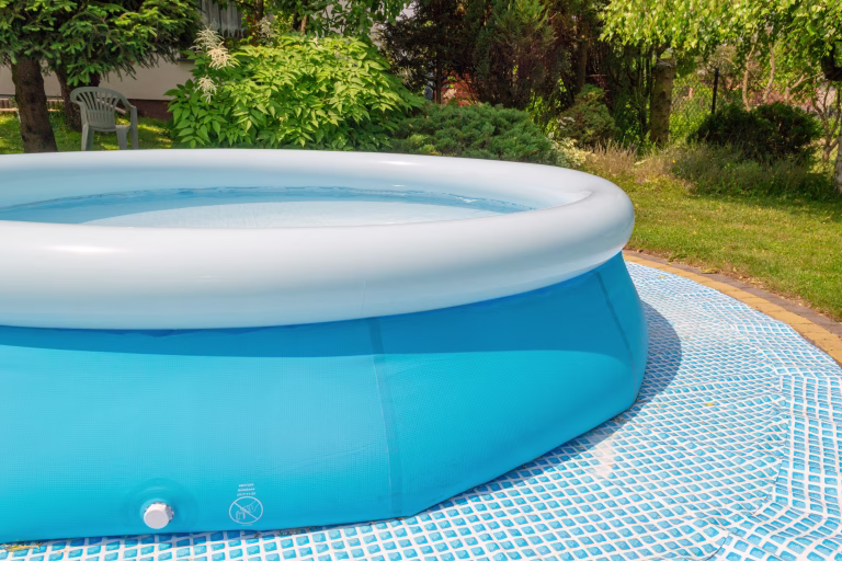 The pool as a playground for children.