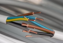 Barve električnih žic, kaj pomenijo? Three-phase electric cables used to installation in commercial and industrial electrical systems